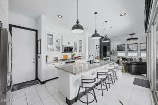 Photo #5: 7011047 Listing