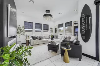 Photo #6: 7011047 Listing