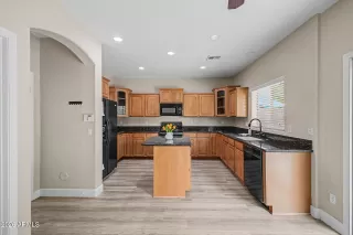 Photo #5: 7011833 Listing