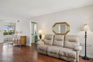 Photo #4: 7012690 Listing