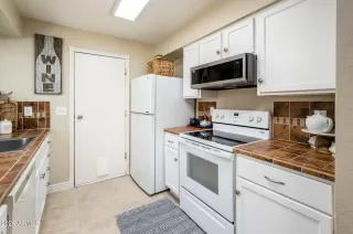 Photo #5: 7013081 Listing 