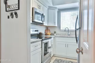 Photo #4: 7018958 Listing 