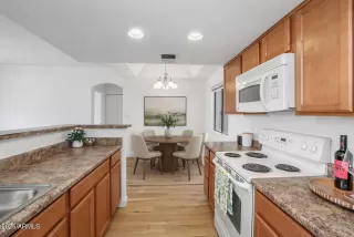 Photo #4: 7019141 Listing 