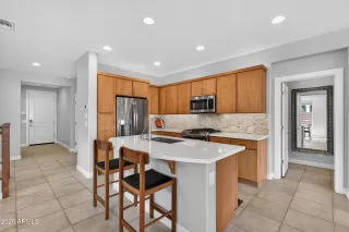 Photo #5: 7019306 Listing
