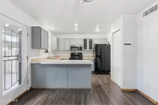 Photo #2: 7019352 Listing 