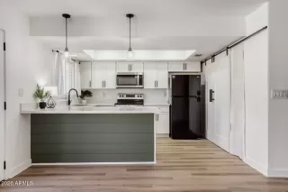 Photo #2: 7021099 Listing 