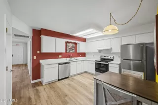 Photo #6: 7027944 Listing