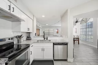 Photo #6: 7028028 Listing