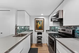 Photo #6: 7028087 Listing 