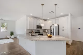 Photo #4: 7029626 Listing