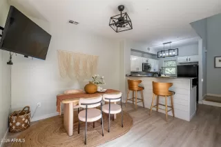 Photo #6: 7031800 Listing 