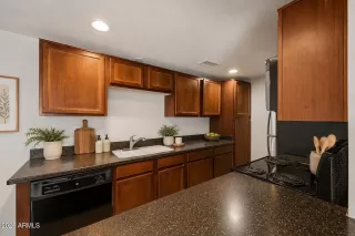 Photo #5: 7031946 Listing