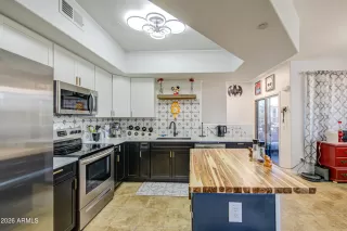 Photo #1: 7032765 Listing 
