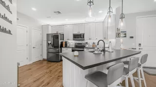 Photo #6: 7033270 Listing