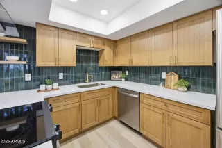 Photo #6: 7036101 Listing 