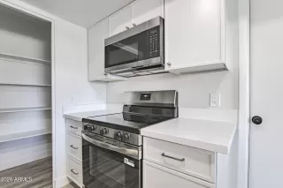 Photo #5: 7036401 Listing