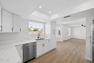 Photo #6: 7037188 Listing