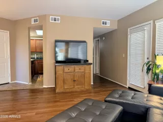 Photo #4: 7038491 Listing