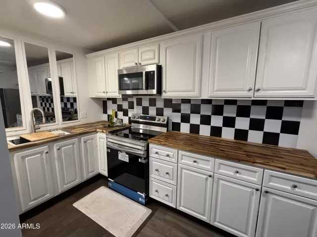 MLS: 7039225 Condo For Sale