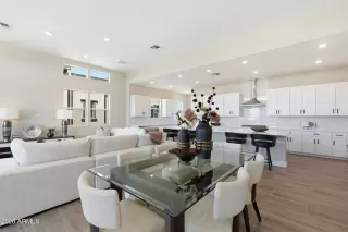 Photo #3: 7040165 Listing