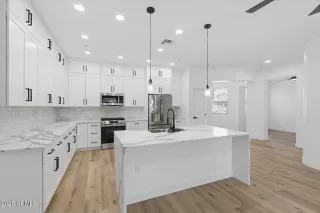Photo #3: 7040216 Listing