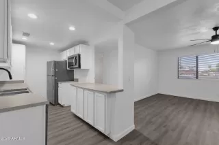 Photo #6: 7040414 Listing