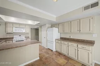 Photo #3: 7040622 Listing