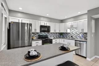 Photo #2: 7040661 Listing 