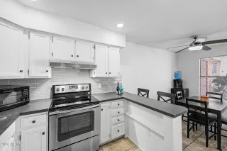 Photo #6: 7040755 Listing