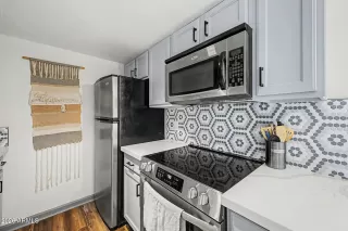 Photo #2: 7041202 Listing 