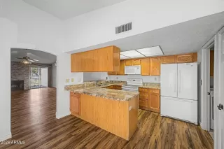 Photo #6: 7041955 Listing
