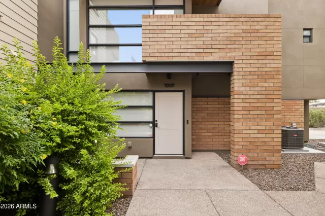 MLS: 7043275 Condo For Sale