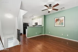 Photo #6: 7044089 Listing