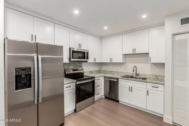 MLS: 7044516 Condo For Sale