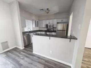 Photo #2: 7046142 Listing 