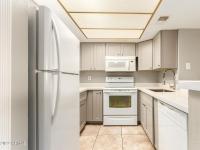 More Details about MLS # 6500302 : 540 N MAY STREET #1129